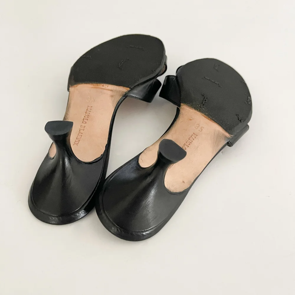 MANOLO BLAHNIK ブラックミュール　35 Manolo Blahnik Black Leather Kitten Sandal Heels (IT 35